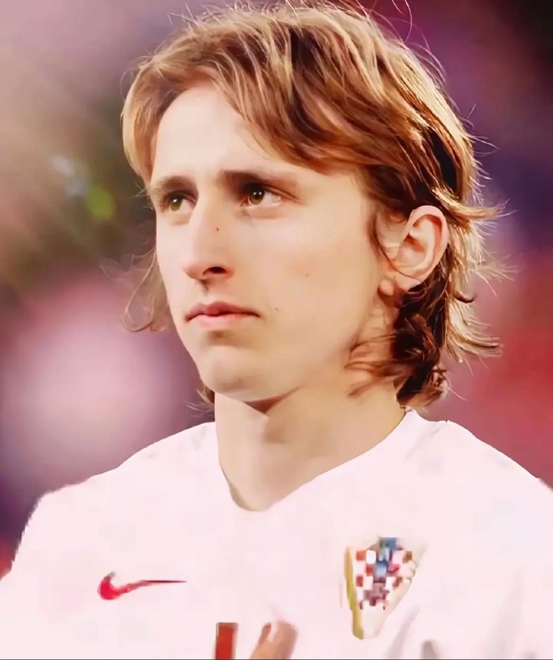 棒球手套的皮革科学为何职业球员对硬度如此挑剔